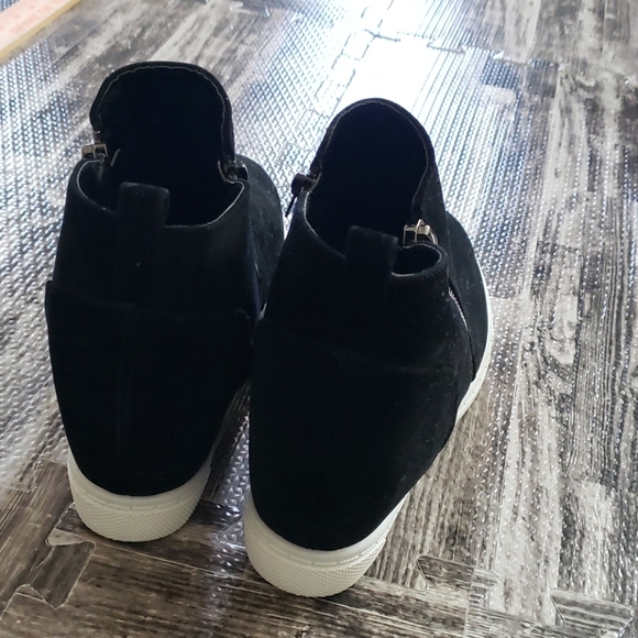 Outwoods Hide-1 Black wedge Booties Size 10 like new - Picture 9 of 9